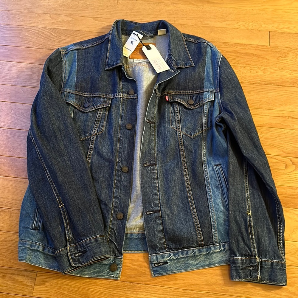 New with tags l Levis Men’s Jean Jacket